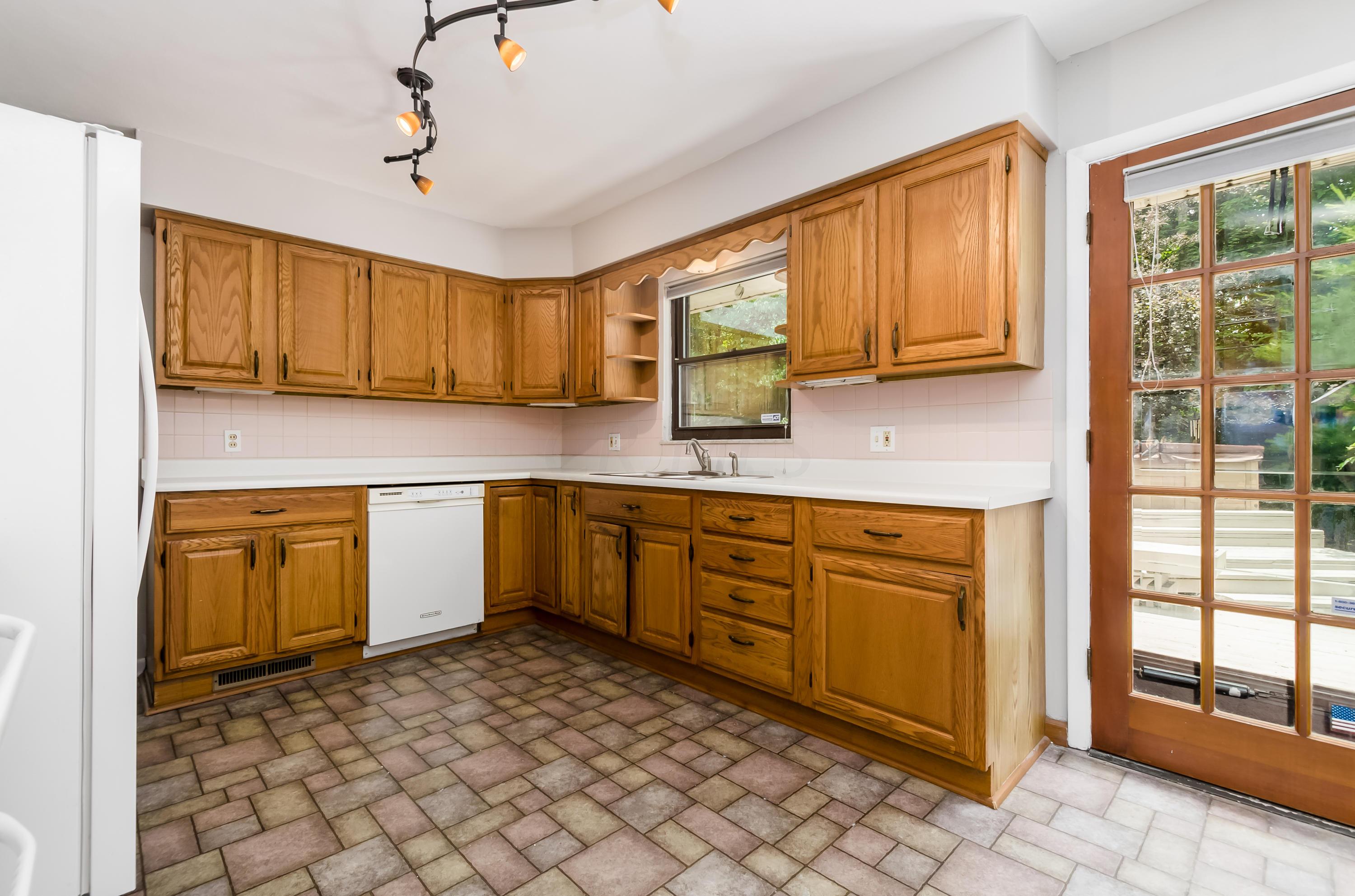 1392 Bryson Road Columbus, OH 43224 - Photo 13 of 46 Gallery Image 13