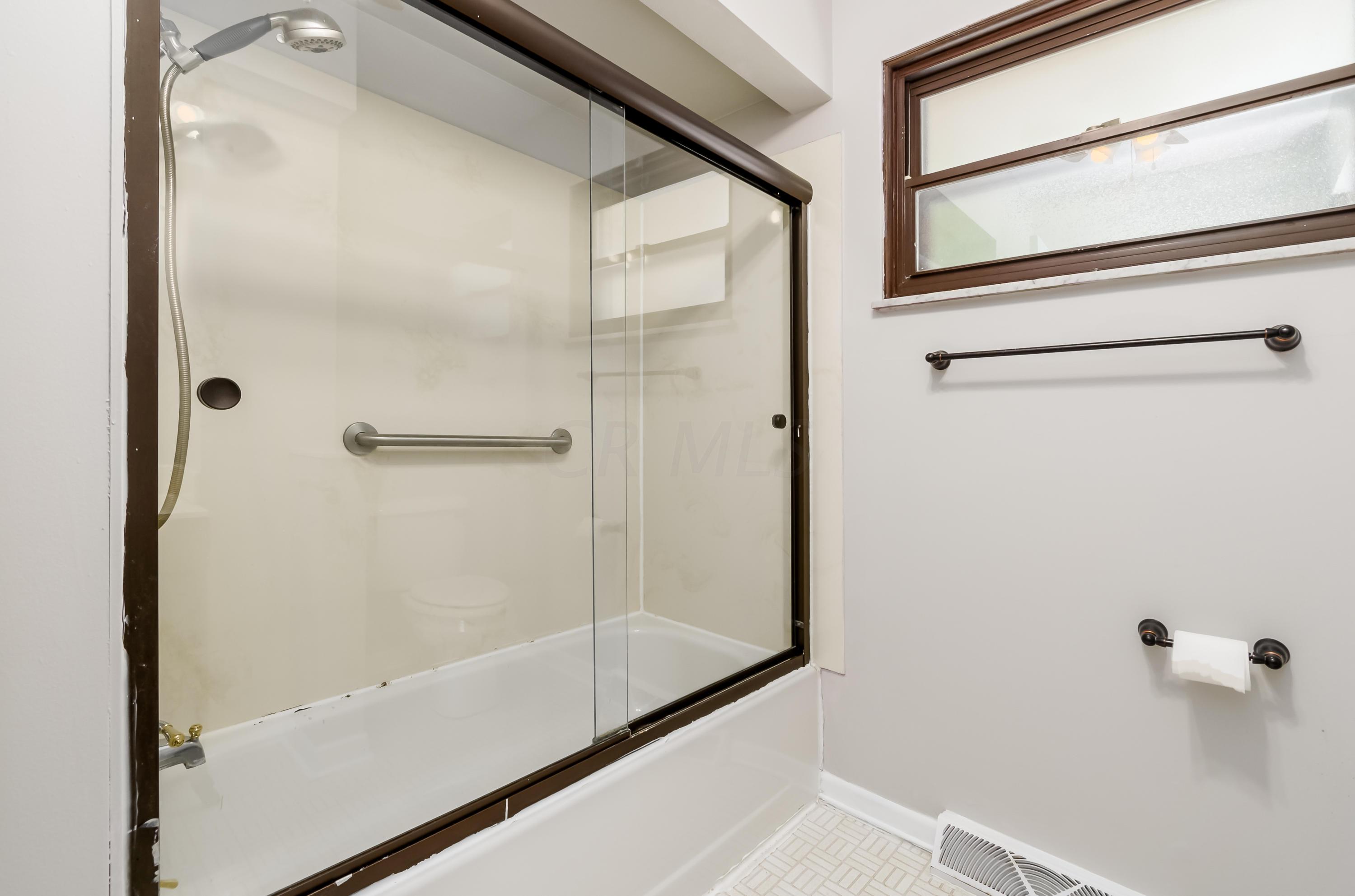 1392 Bryson Road Columbus, OH 43224 - Photo 15 of 46 Gallery Image 15