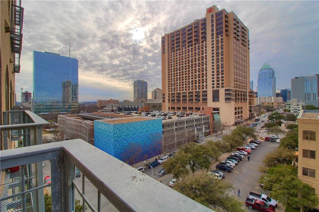 507 Sabine Street, Unit 602 Austin, TX 78701 - Photo 18 of 22 a balcony with city view