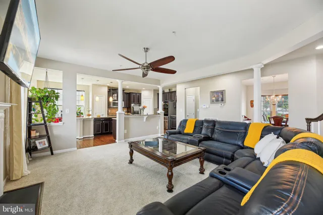 a picture of a bench in the wall