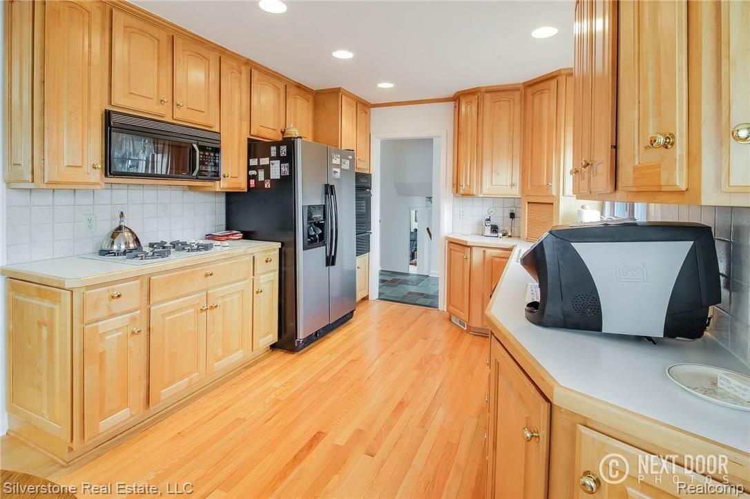 529 Willow Tree Lane Rochester, MI 48306 - Photo 11 of 30 IMG_3369Blended.jpg