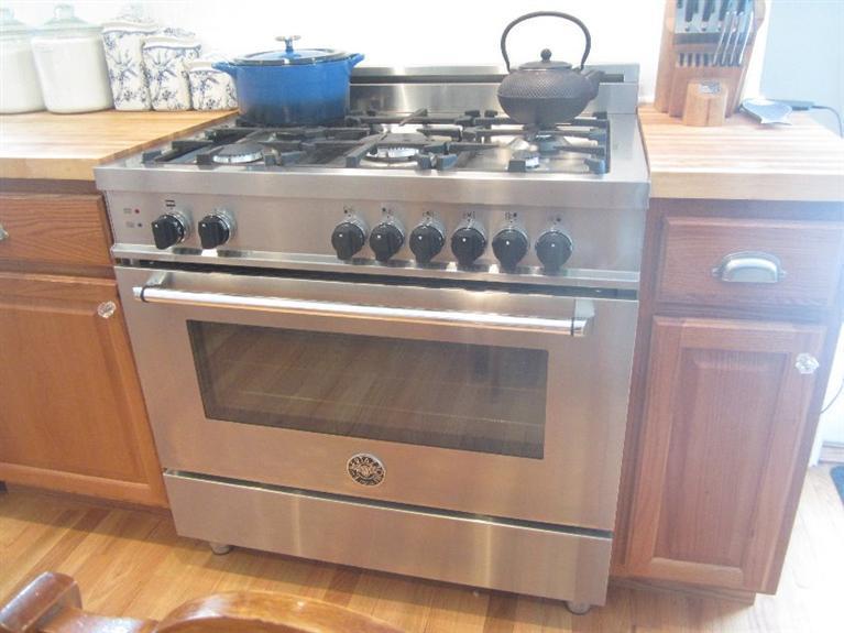 5 Cotuit Road Sandwich, MA 02563 - Photo 8 of 34 a close view of stove