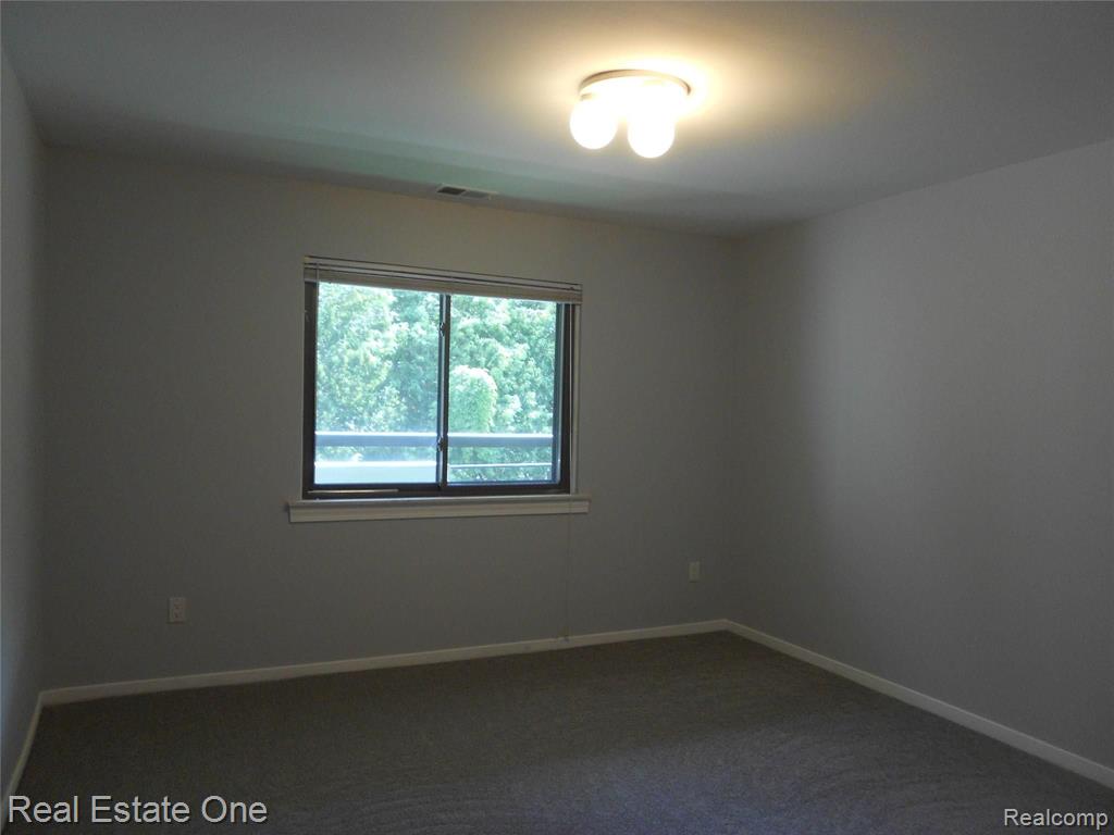 30414 Orchard Lake Road, Unit 10 Farmington, MI 48334 - Photo 8 of 14