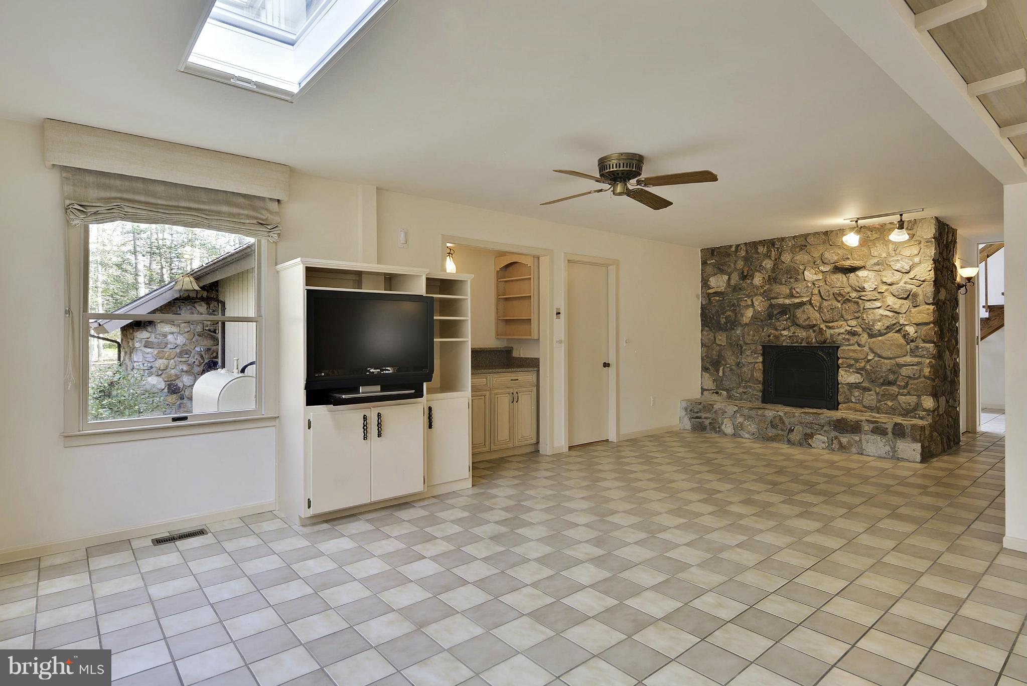 3481 Ranger Road Davidsonville, MD 21035 - Photo 4 of 30 Family Room