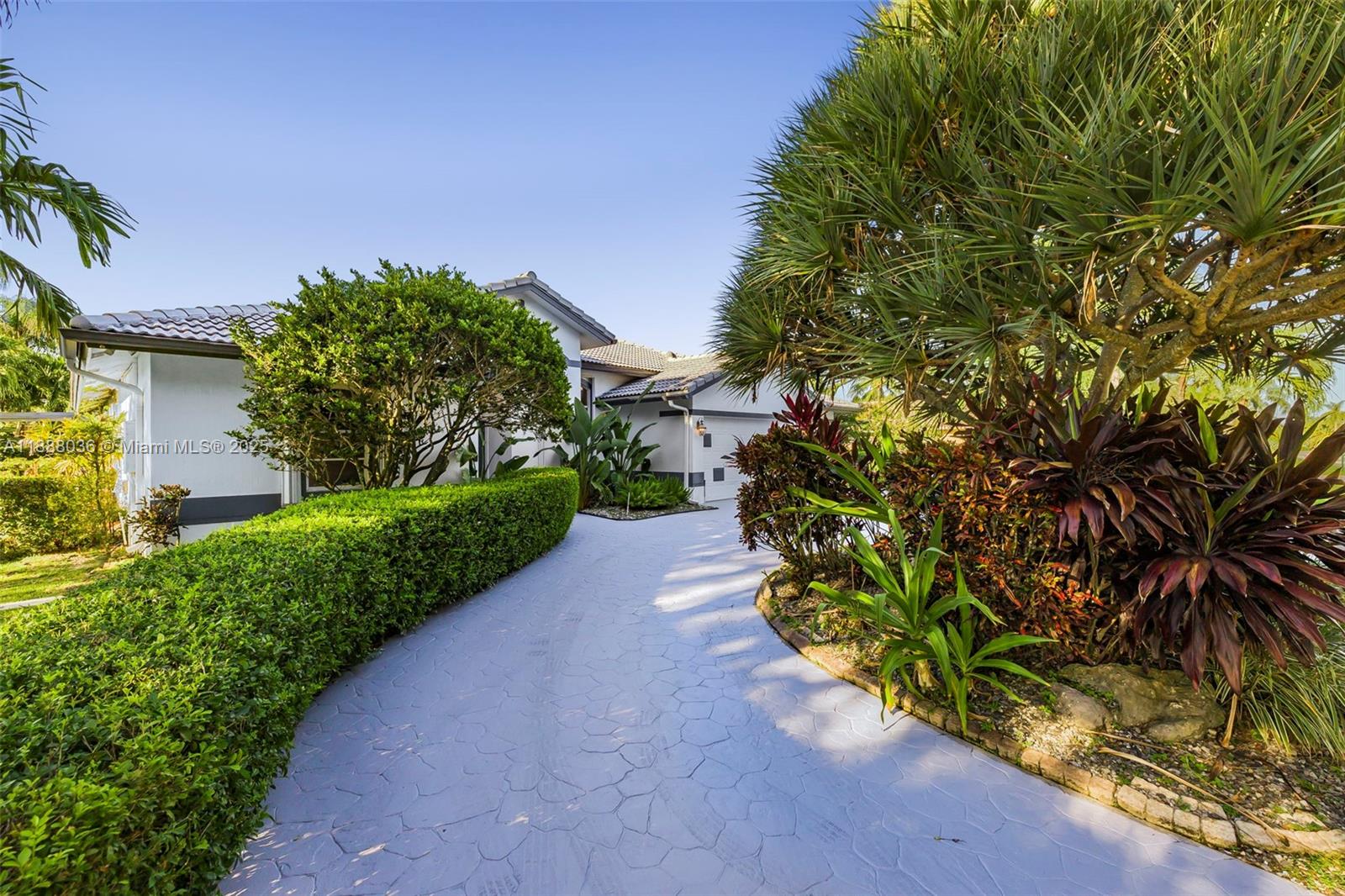 12555 Southwest 34th Place Davie, FL 33330 - Photo 8 of 73