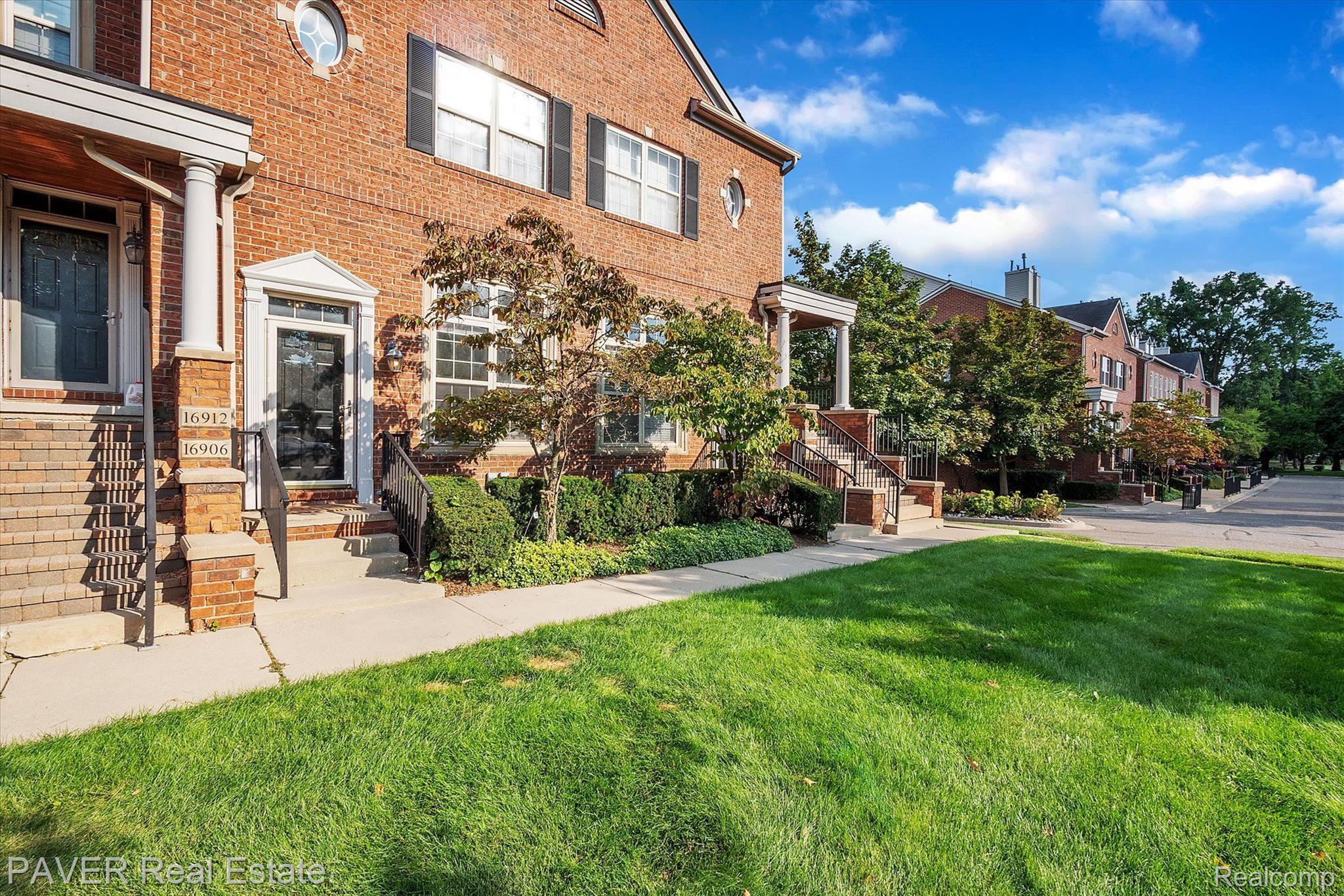 16906 Farmington Road, Unit 86 Livonia, MI 48154 - Photo 2 of 27 Gallery Image 2