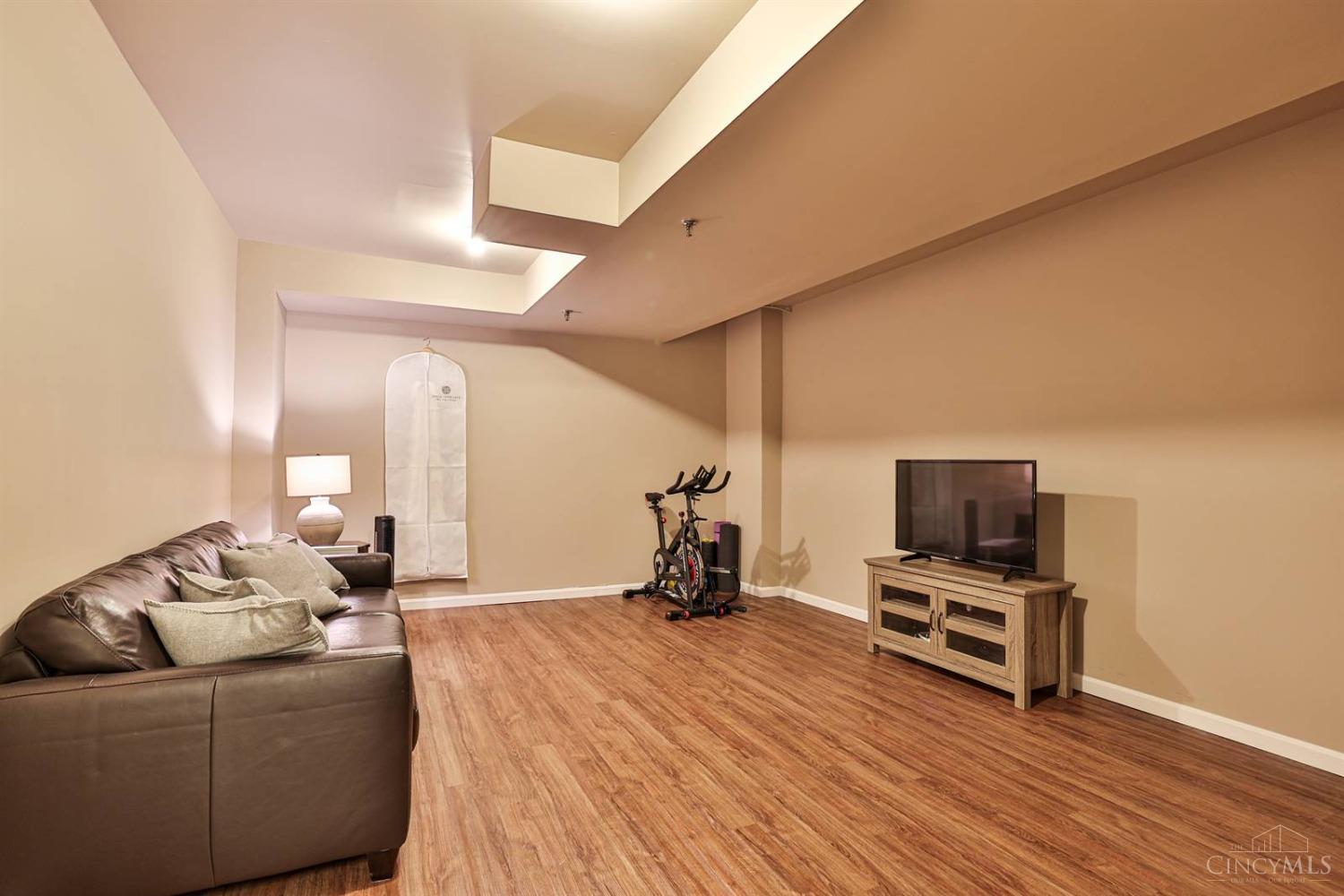 5305 Cooper Road, Unit B Montgomery, OH 45242 - Photo 9 of 35 Gallery Image 9
