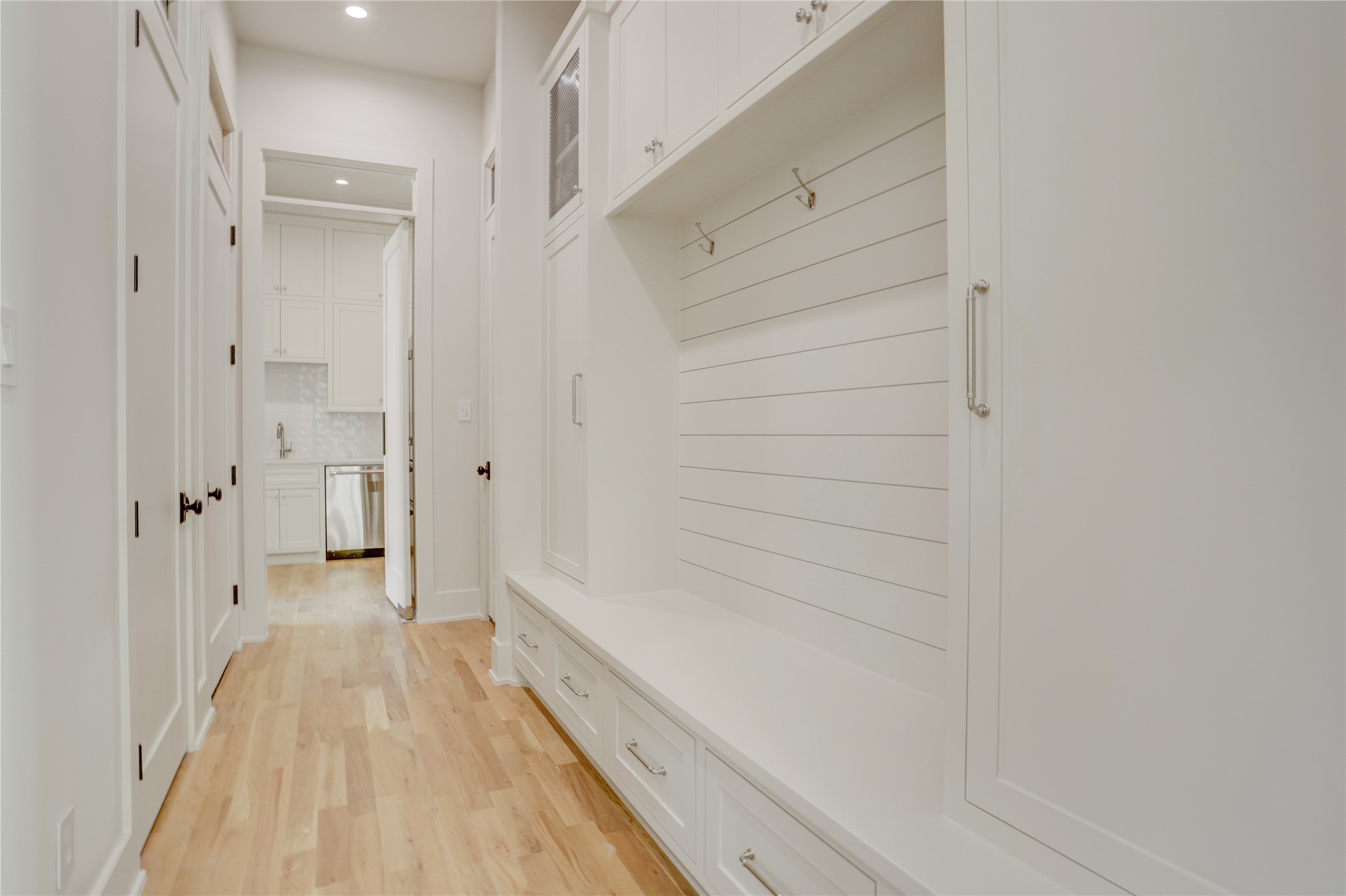 2250 Sunset Boulevard Houston, TX 77005 - Photo 16 of 40 Mud room is behind kitchen with lockers for storage. Just off the garage and across from the elevator and pantry.