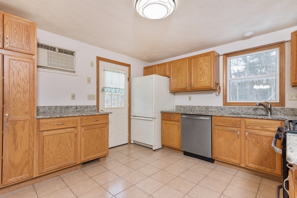 16 Burlington Road Billerica, MA 01821 - Photo 6 of 22