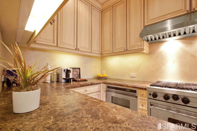 2139 Green, Unit E San Francisco, CA 94123 - Photo 8 of 18 View of kitchen
