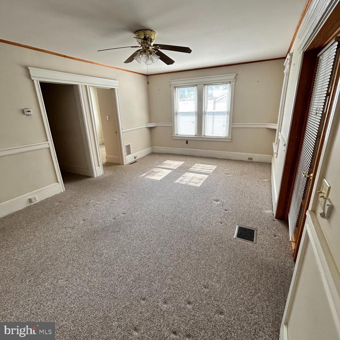 1735 Nottingham Way, Unit 1 1 Hamilton, NJ 08619 - Photo 3 of 14 Living room