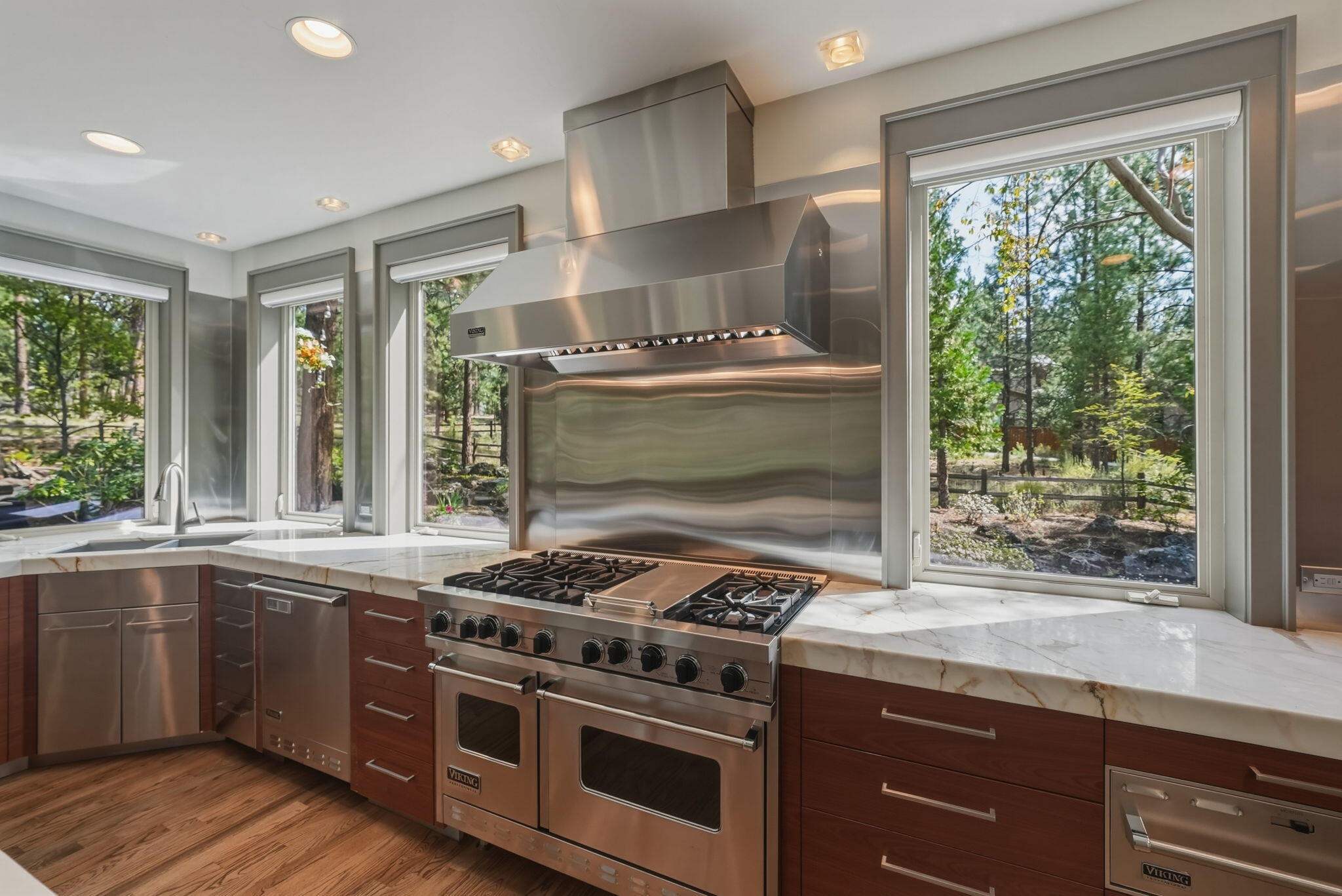 240 Northwest Skyliner Summit Loop Bend, OR 97703 - Photo 14 of 77 KITCHEN