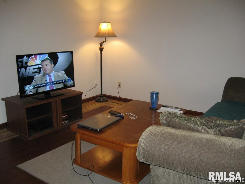 804 Freemans Farm Road Springfield, IL 62704 - Photo 2 of 5