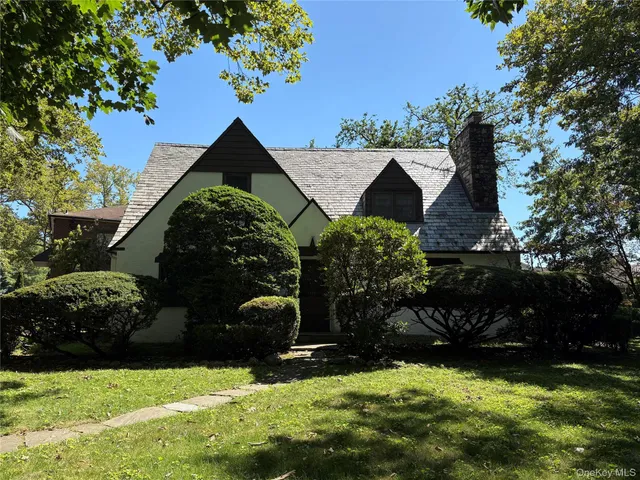 $1,948,888 | 53-34 Browvale Lane | Little Neck