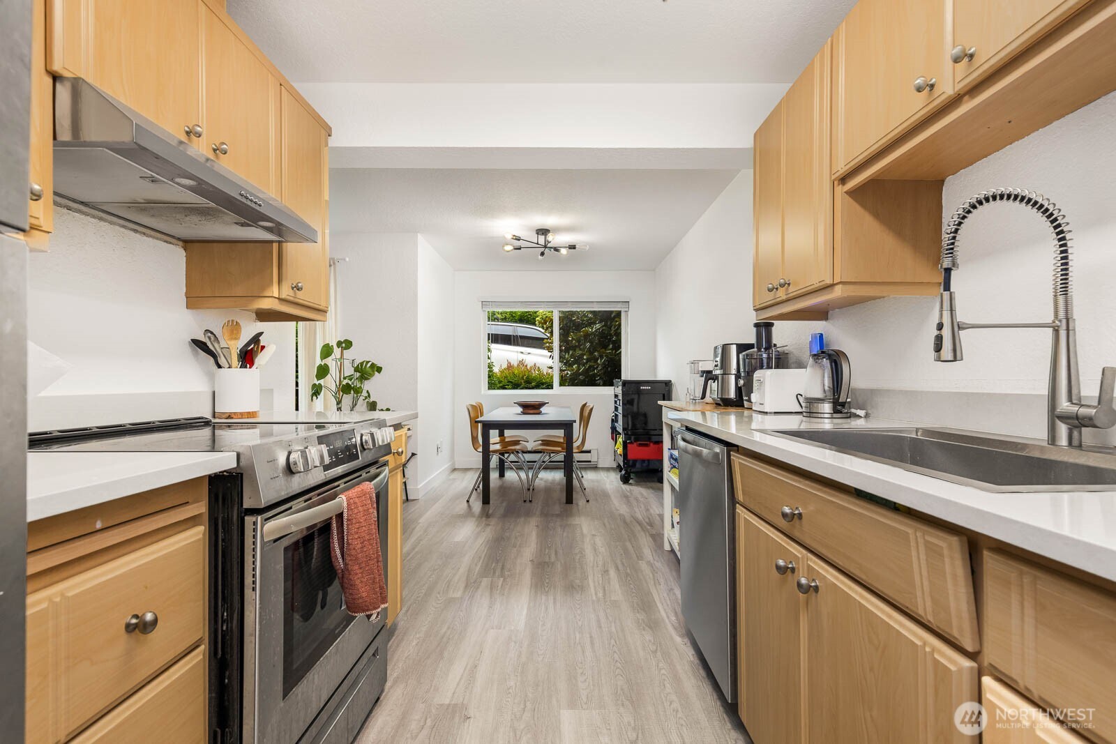 8747 Phinney Avenue North, Unit 7 Seattle, WA 98103 - Photo 7 of 15