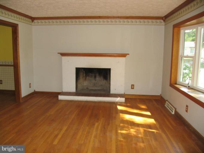 6649 Bucknell Road Bryans Road, MD 20616 - Photo 2 of 30 Living Room