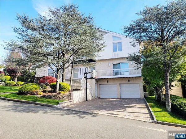 $2,200,000 | 307 Center Street, Englewood Cliffs, NJ 07632