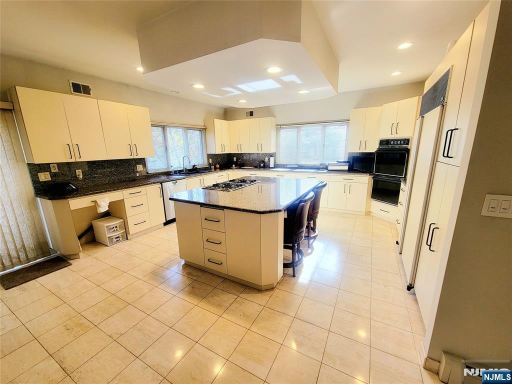 307 Center Street Englewood Cliffs, NJ 07632 - Photo 13 of 30