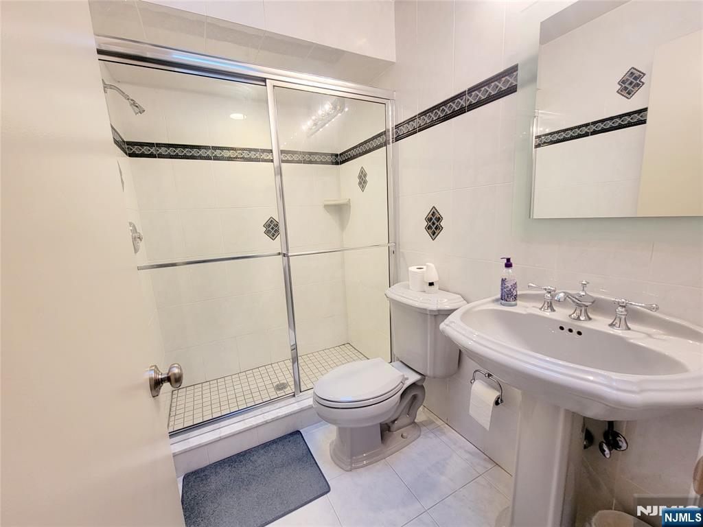 307 Center Street Englewood Cliffs, NJ 07632 - Photo 25 of 30