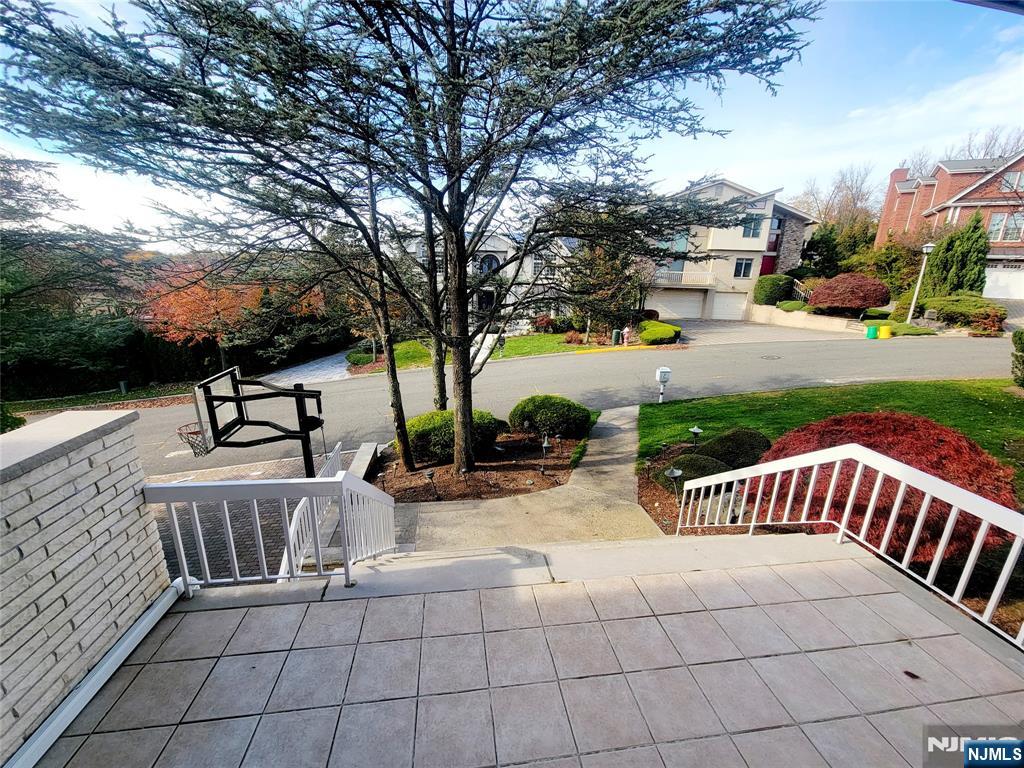 307 Center Street Englewood Cliffs, NJ 07632 - Photo 3 of 30