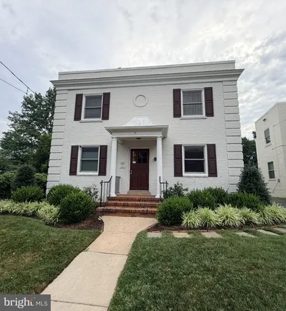 $2,200 | 6 Sunset Drive, Unit 1, Alexandria, VA 22301
