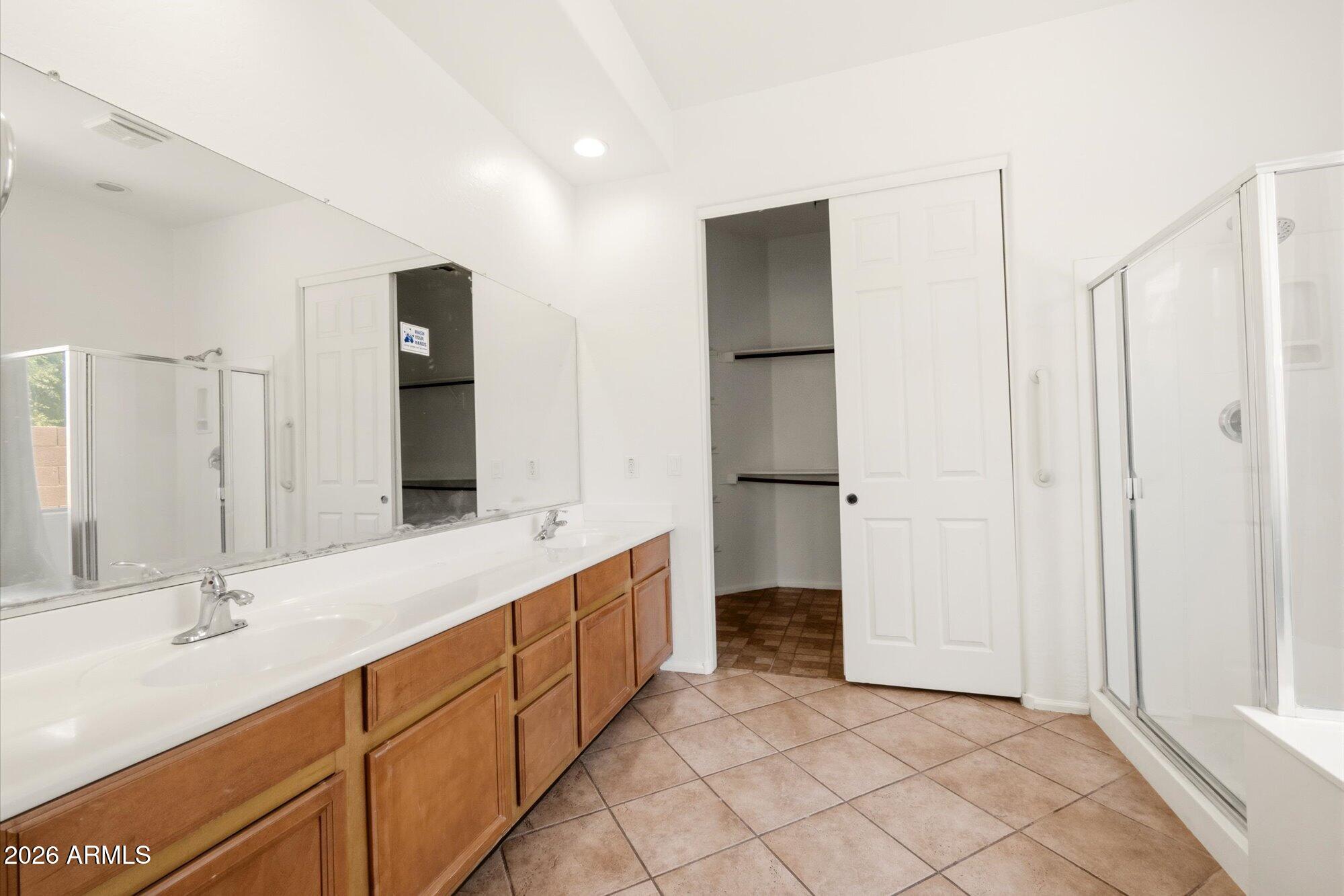 6229 South Moccasin Trail Gilbert, AZ 85298 - Photo 12 of 25 Primary Bath