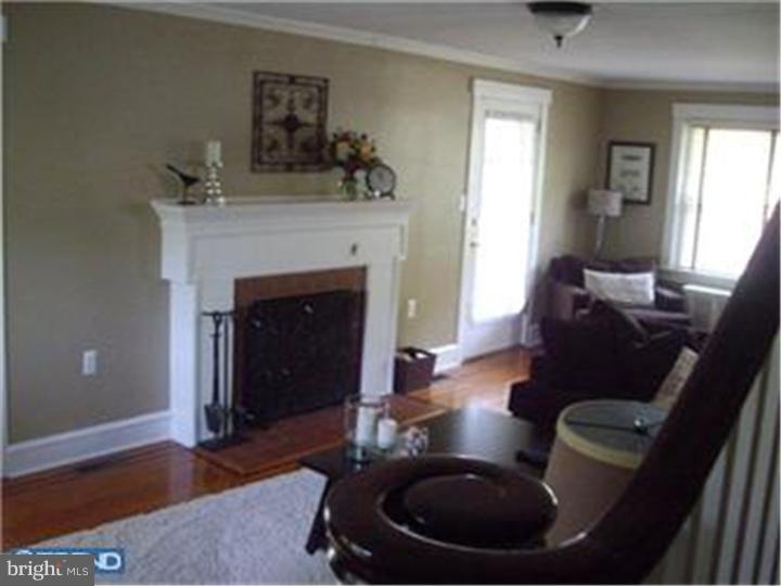 100 Arlington Road Paoli, PA 19301 - Photo 11 of 22 Living Room