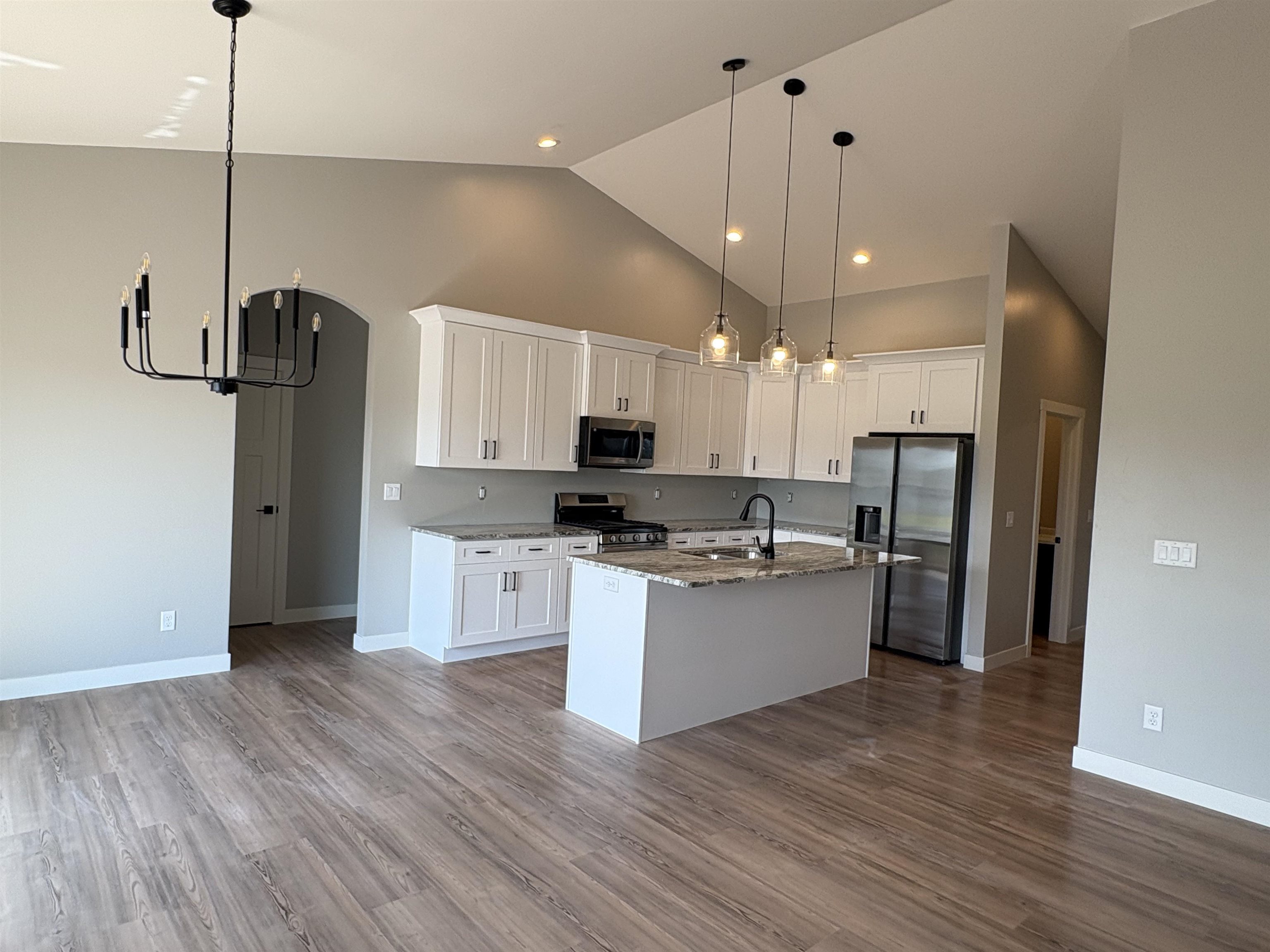 N8843 Killarney Way Menasha, WI 54952 - Photo 5 of 28