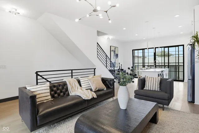 $828,150 | 531 East North Street, Indianapolis, IN 46204