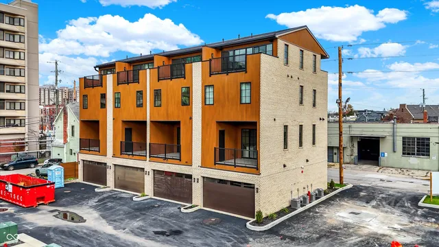 $828,150 | 531 East North Street, Indianapolis, IN 46204