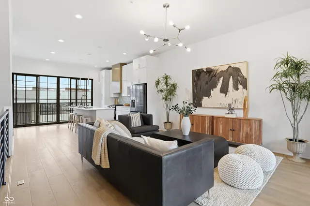 $828,150 | 531 East North Street, Indianapolis, IN 46204