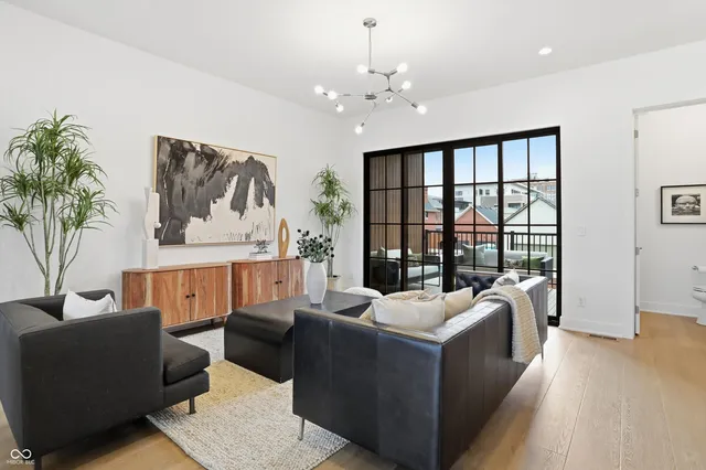 $828,150 | 531 East North Street, Indianapolis, IN 46204