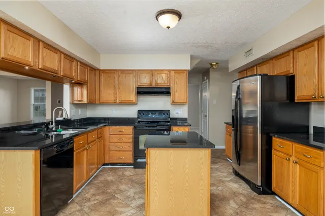 $399,000 | 6357 Hollingsworth Drive, Indianapolis, IN 46268