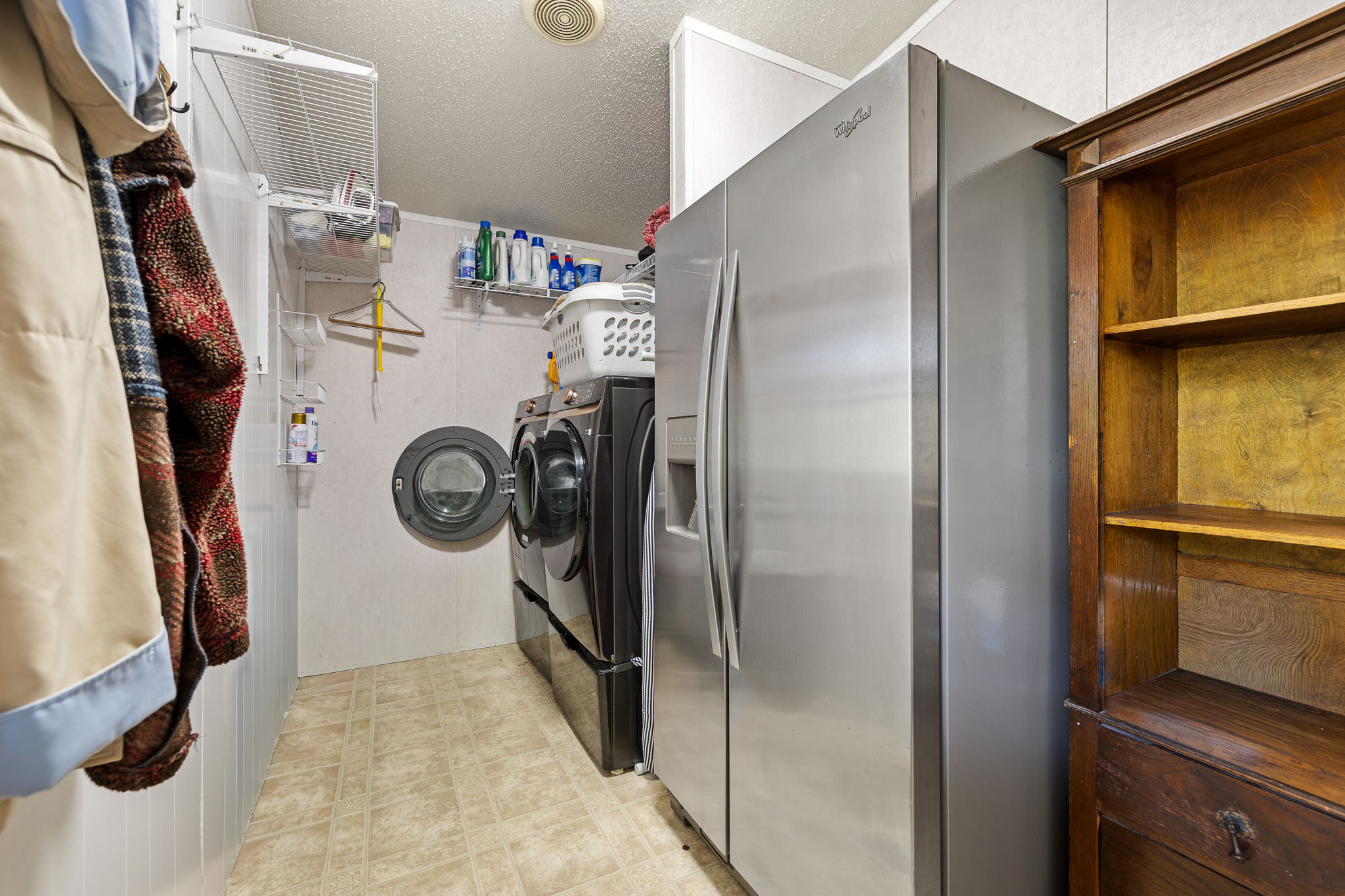 541 Hidden Oaks Drive Elgin, TX 78621 - Photo 25 of 40 Large utility room
