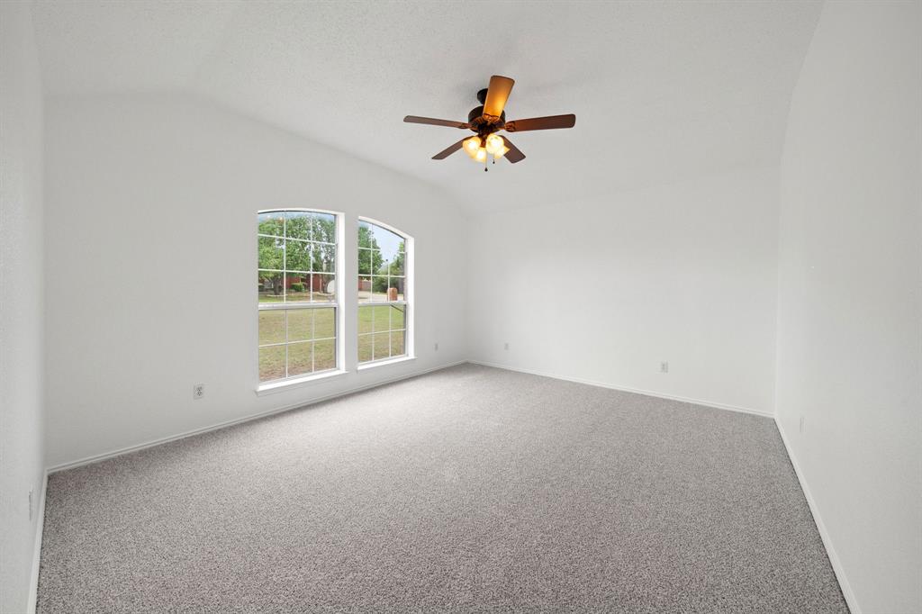 633 Madeline Court Azle, TX 76020 - Photo 20 of 35