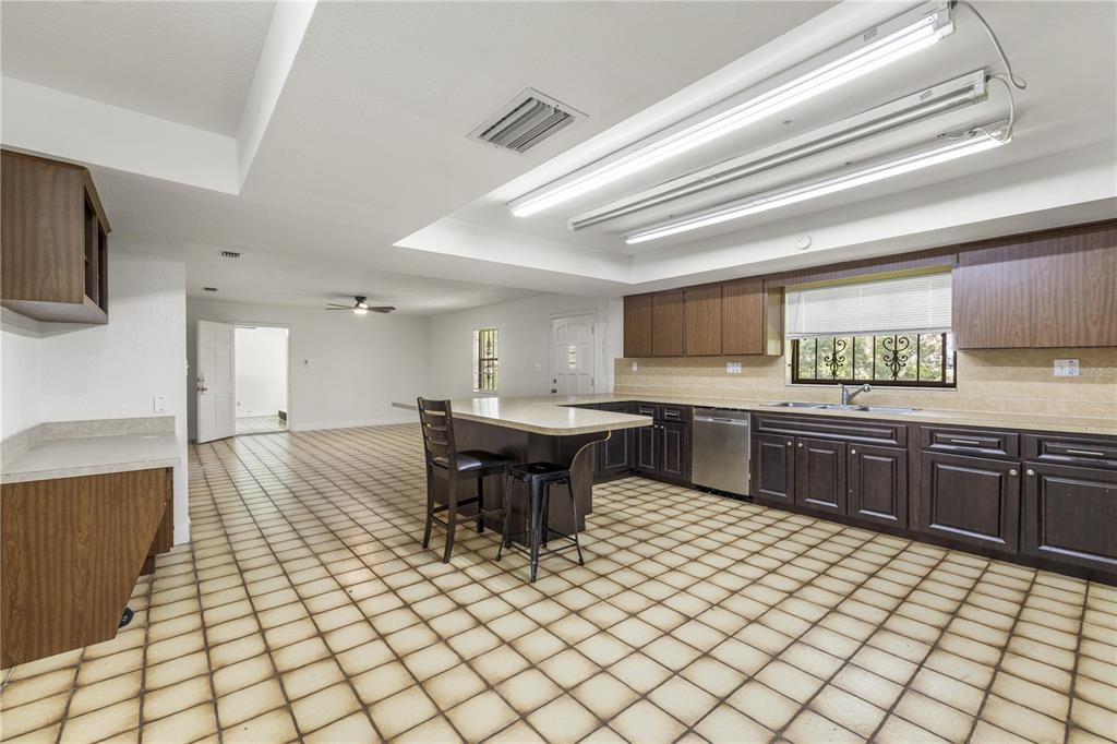 4803 Ehrlich Road, Unit B Tampa, FL 33624 - Photo 17 of 59 Gallery Image 17