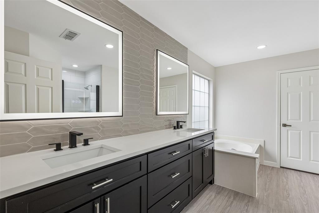 133 Hanover Street Grand Prairie, TX 75052 - Photo 20 of 31 a bathroom with a sink double vanity granite tub and a mirror