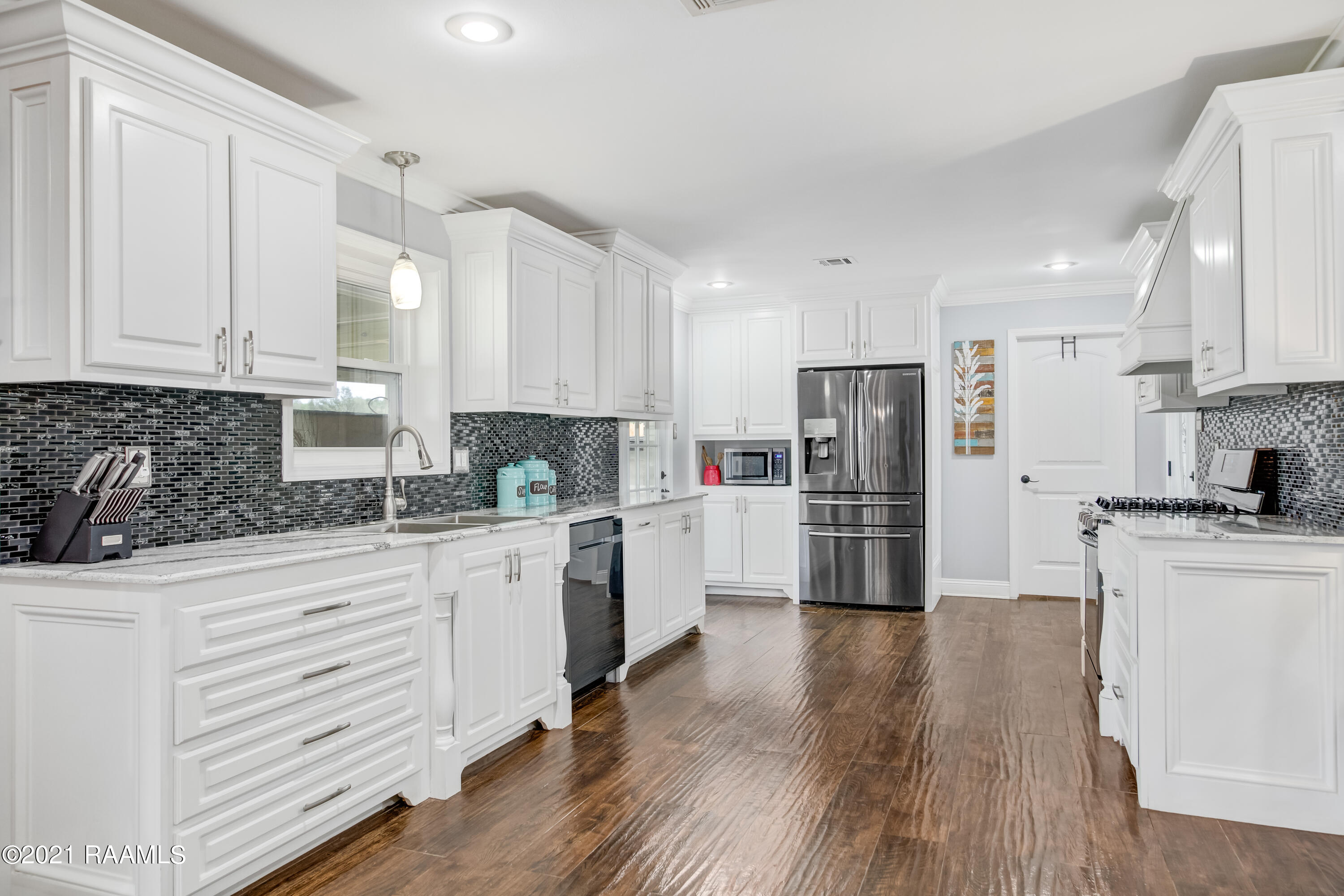 916 West Butcher Switch Road Lafayette, LA 70507 - Photo 7 of 21 Gallery Image 7