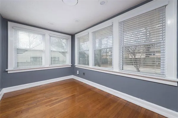 $350,000 | 6914 Metcalf Avenue, Overland Park, KS 66204