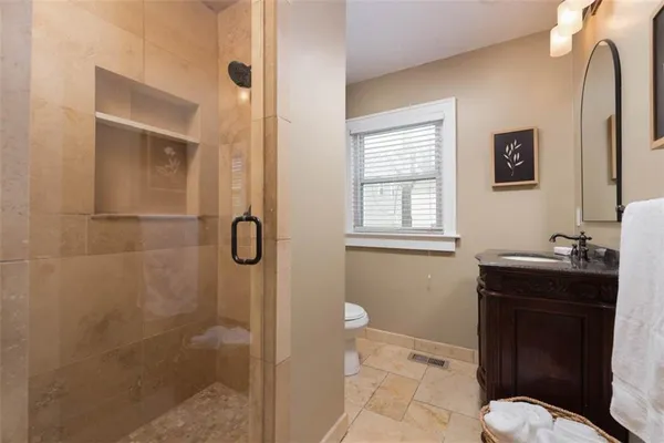 $350,000 | 6914 Metcalf Avenue, Overland Park, KS 66204