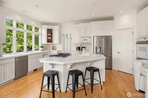 $1,900,000 | 19524 Southeast 24th Place, Sammamish, WA 98075