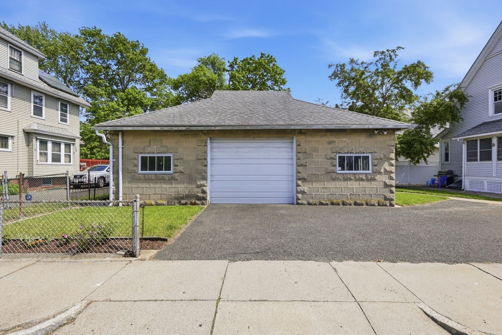 585 Armory Street Springfield, MA 01104 - Photo 39 of 40