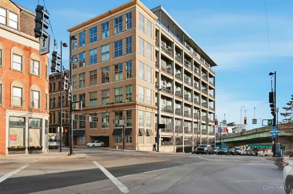 $2,490 | 353 West 4th Street, Unit 209, Cincinnati, OH 45202