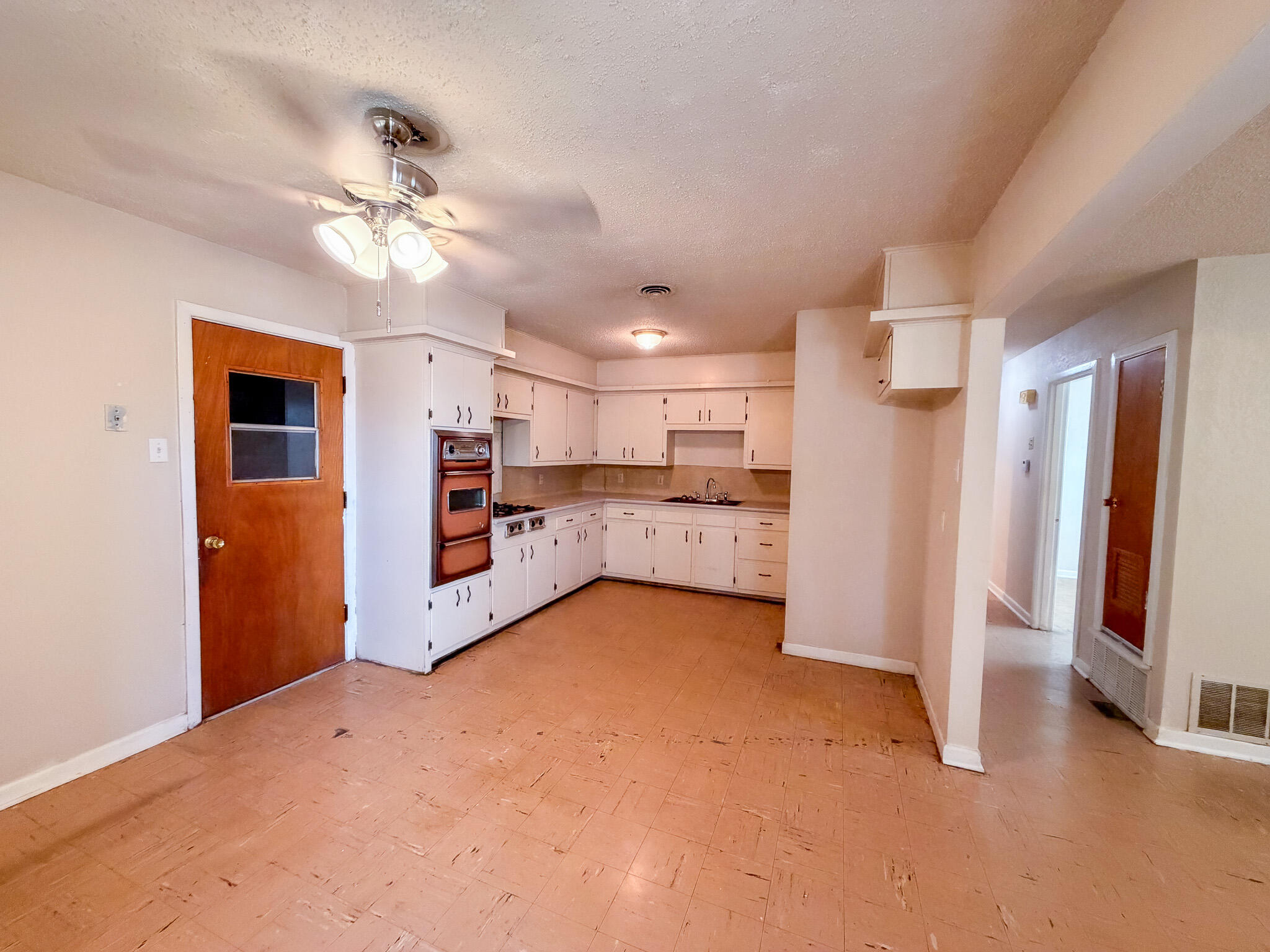 4602 33rd Street Lubbock, TX 79410 - Photo 6 of 14 IMG_3038 (1)