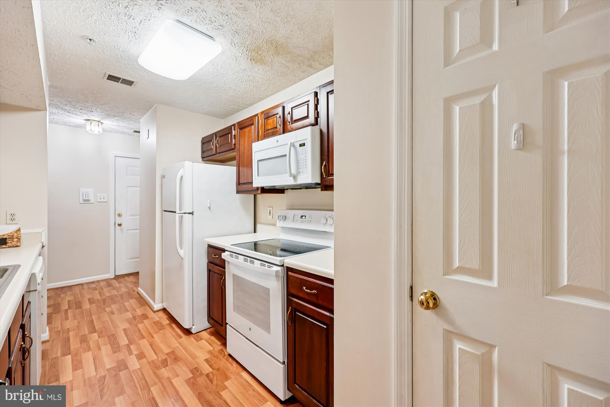 13114 Briarcliff Terrace, Unit 407 Germantown, MD 20874 - Photo 11 of 77 Kitchen