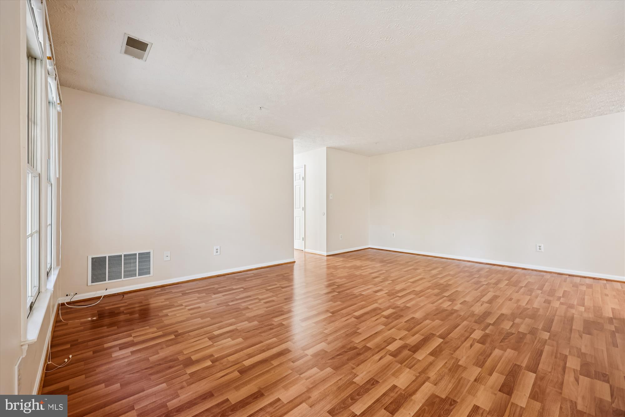 13114 Briarcliff Terrace, Unit 407 Germantown, MD 20874 - Photo 7 of 77 Living Room