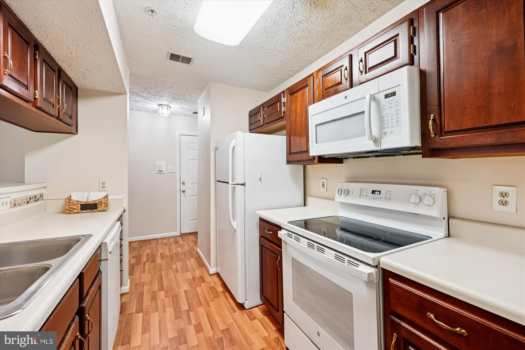 13114 Briarcliff Terrace, Unit 407 Germantown, MD 20874 - Photo 10 of 77 Kitchen
