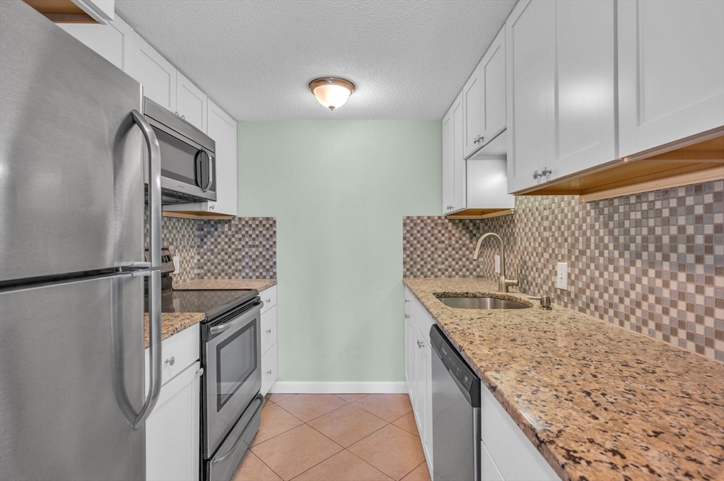 20 Rockland House Road, Unit 203 Hull, MA 02045 - Photo 11 of 34