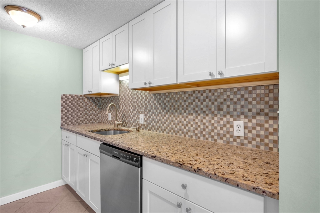 20 Rockland House Road, Unit 203 Hull, MA 02045 - Photo 12 of 34