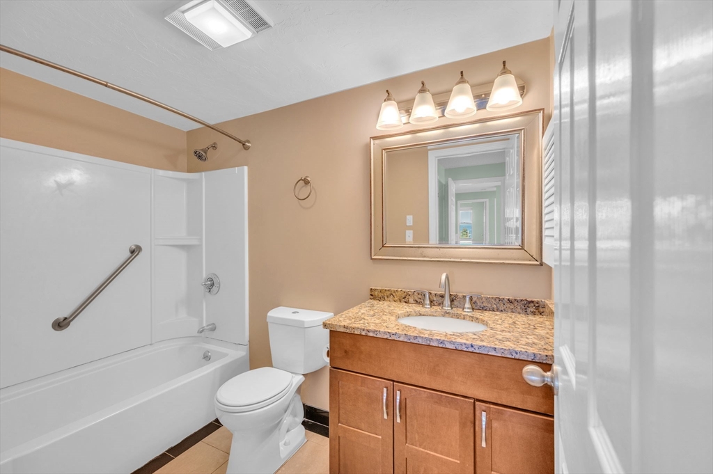 20 Rockland House Road, Unit 203 Hull, MA 02045 - Photo 23 of 34